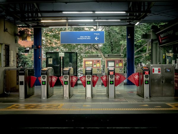 Quels sont les avantages de louer une maison de vacances en Bretagne avec des cours de cuisine et des excursions en kayak?