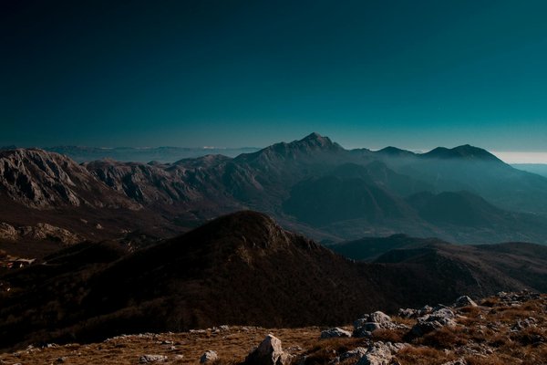 Peut-on trouver une maison de vacances en Toscane avec des cours de peinture sur céramique et des visites de vignobles?